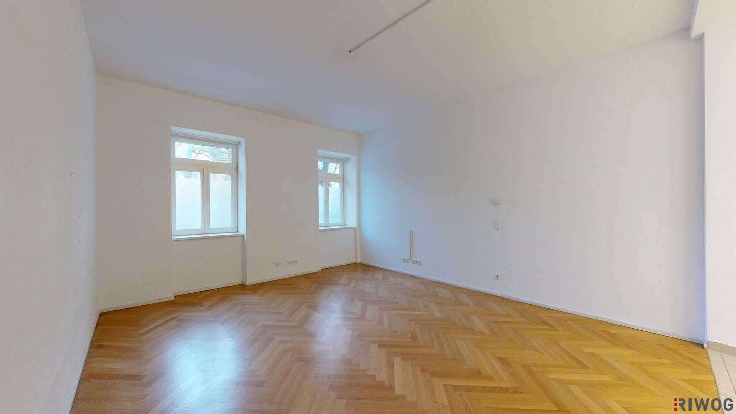 Renovated Old Building Apartment | Park Orientation | Practice / Airbnb Use Possible | About 2 Minutes to U4 Schönbrunn