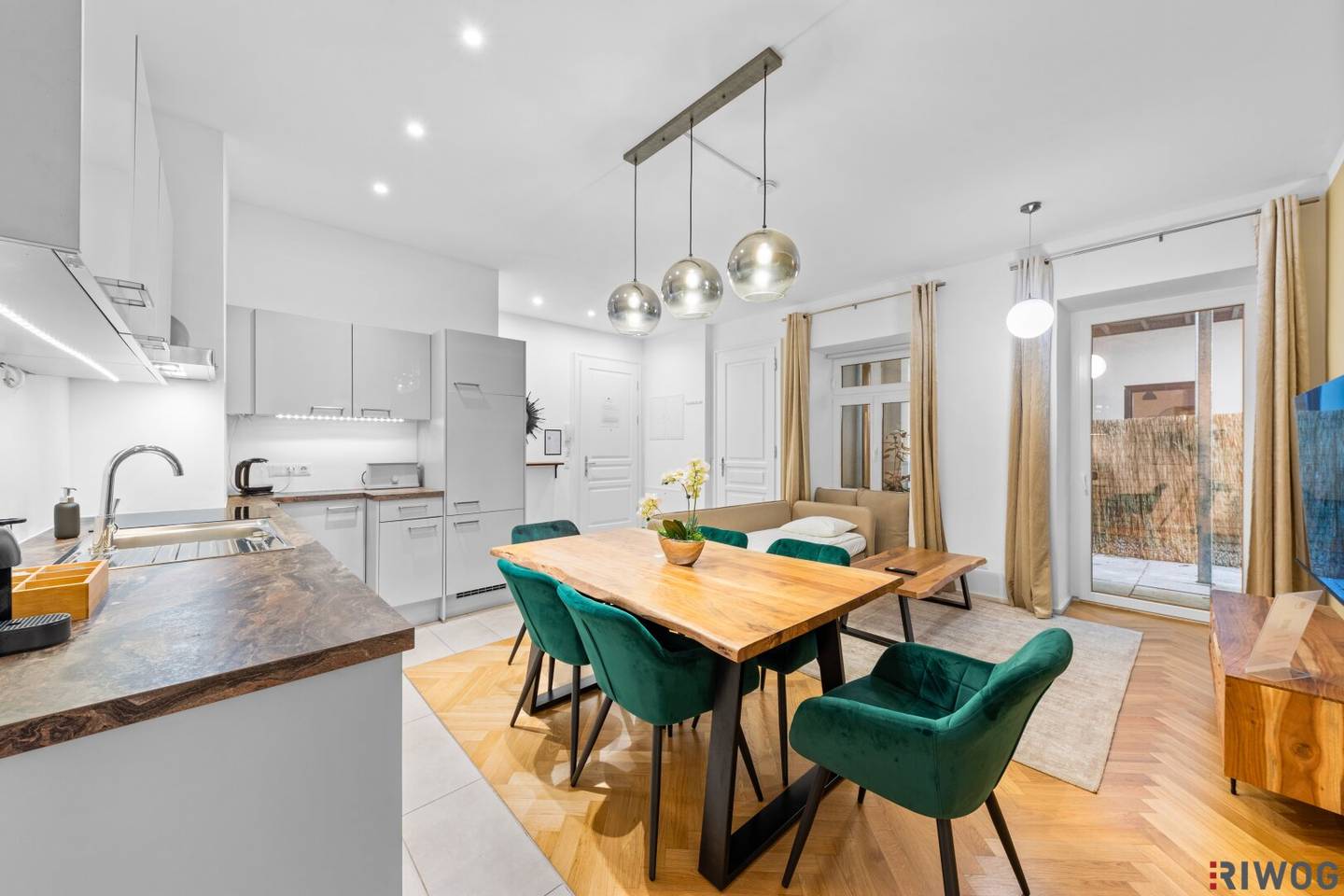 Sanierter STILALTBAU mit HOFTERRASSE | AIRBNB tauglich | U4 SCHÖNBRUNN | Ca. 15 Min. in den 1. Bezirk