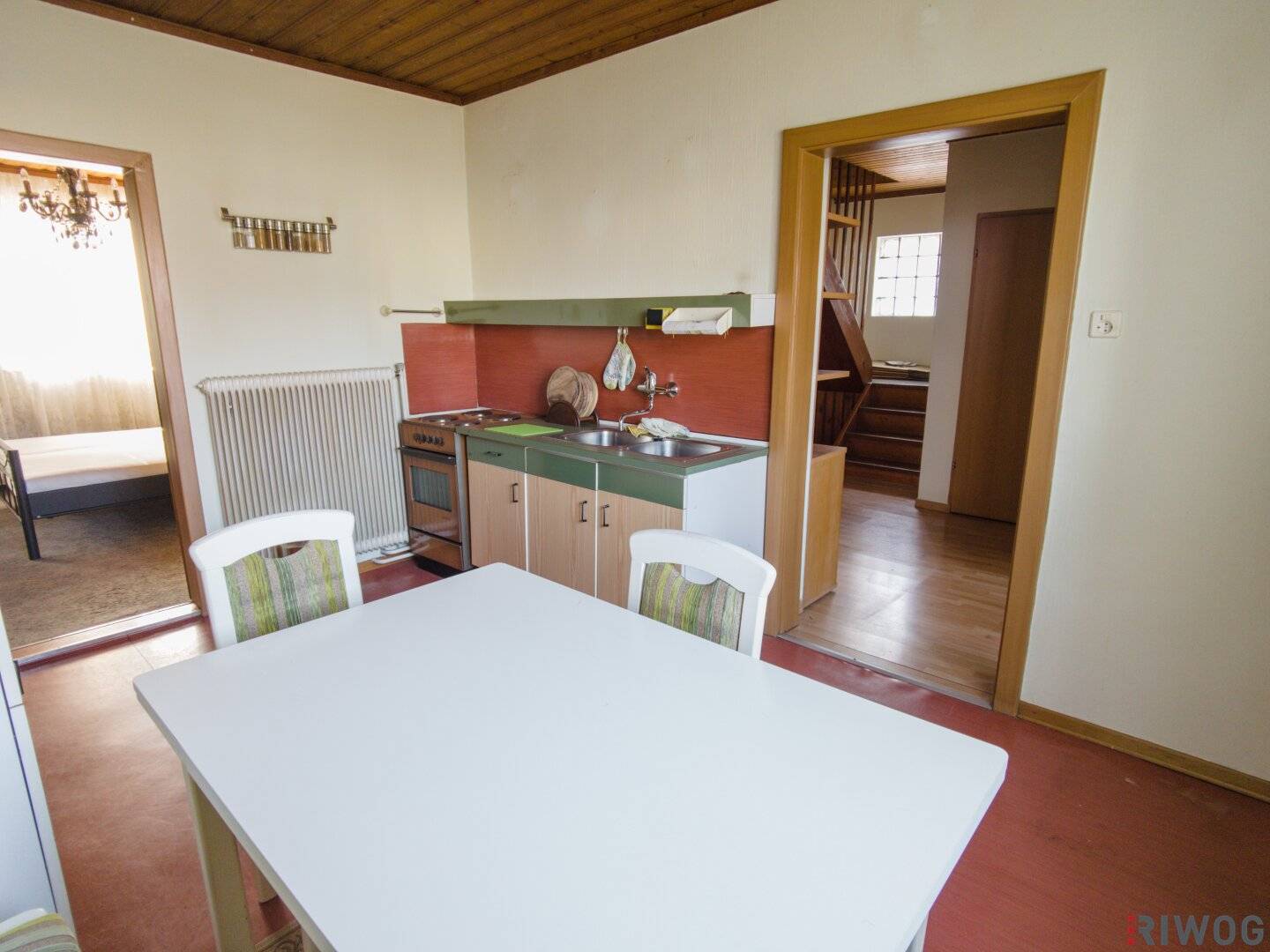 Single-family house with a large garden, 4 rooms, basement and garage Adaptation needed Building reserves available Extension possible Plot also suitable for a duplex house