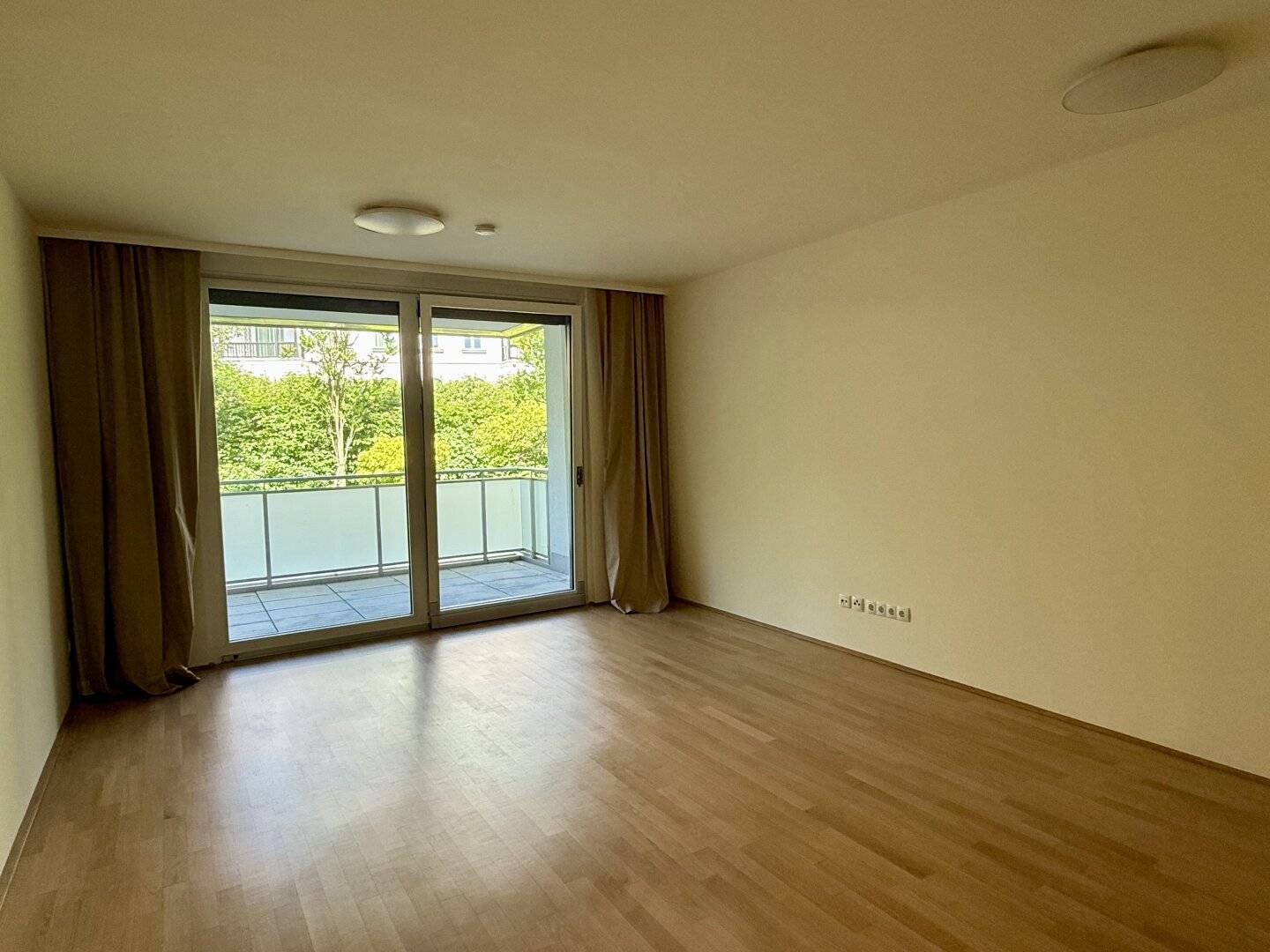 Modern apartment with terrace and own garden (accessible)