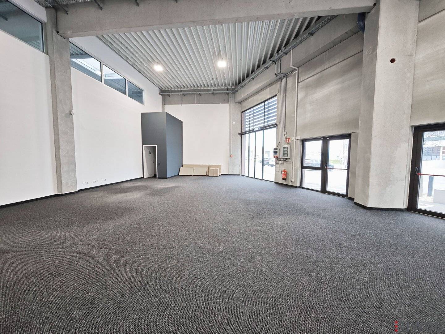 Schauraum/Büro & Produktion/Lager Kombination | 512m² Nutzfläche | LKW Zu- bzw. Einfahrt möglich