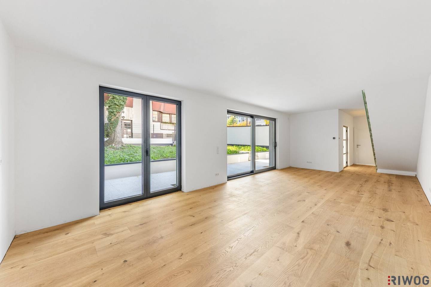 Renovated house + 140 m² south facing garden | 5 minutes from Meidling station (U6/S-Bahn) | air source heat pump | quiet location | usage right 250 m² green space