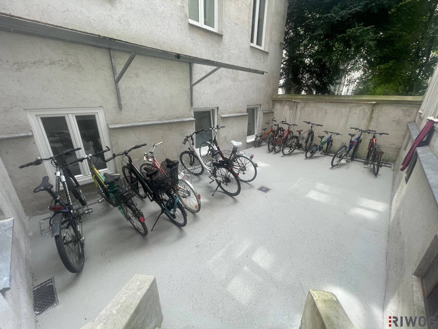 TOP Investment Opposite Prater Permanently Rented Old Building Apartment