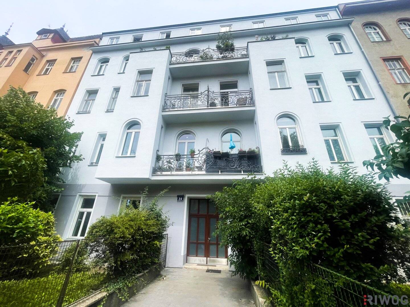 TOP Investment Opposite Prater Permanently Rented Old Building Apartment