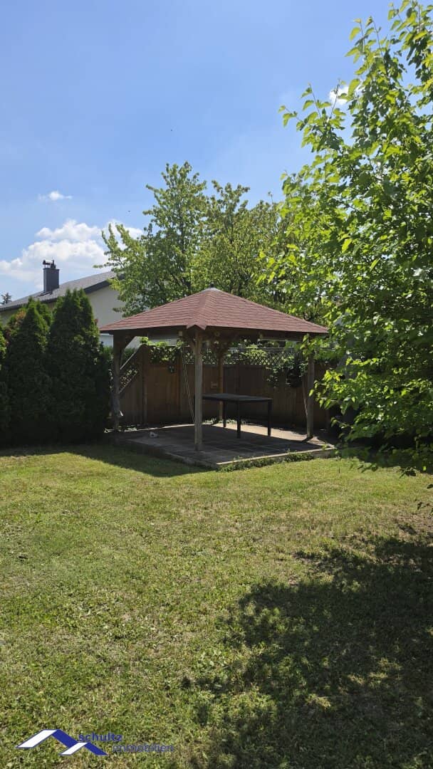 SCHULTZ IMMOBILIEN - Modern single-family house with conservatory and dreamlike garden in a quiet location in Wiener Neudorf