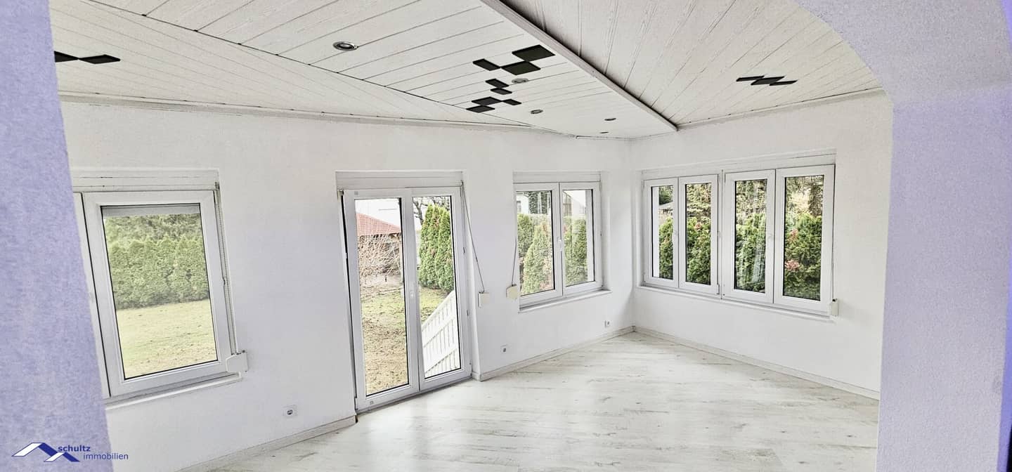 SCHULTZ IMMOBILIEN - Modern single-family house with conservatory and dreamlike garden in a quiet location in Wiener Neudorf