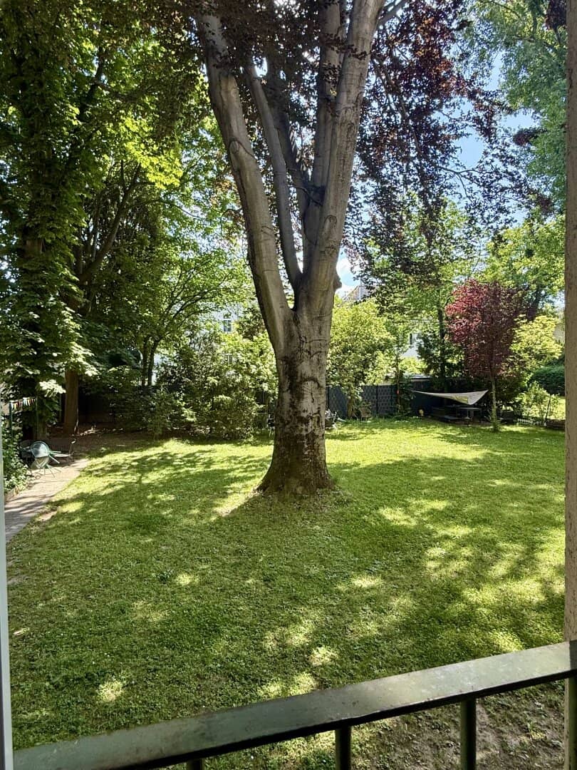 Well maintained three room apartment (partly furnished)