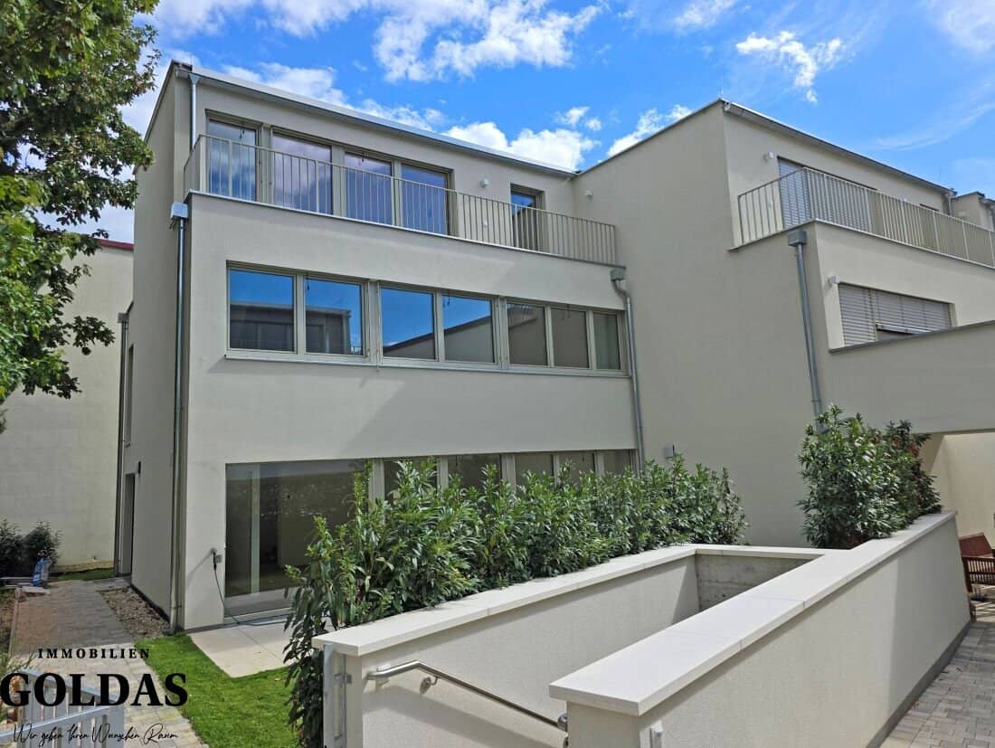 Sustainable living at Weidlingbach, turnkey architecturally appealing townhouse in Klosterneuburg
