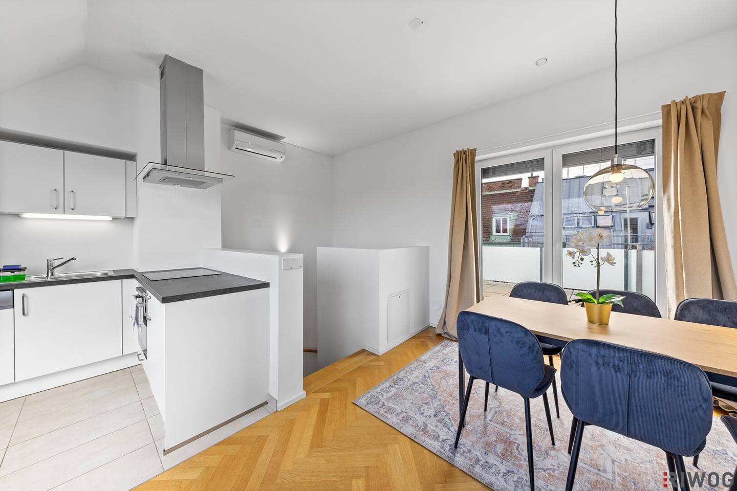 Renovated top floor apartment with over 50 m² terrace area | About 2 minutes to U4 Schönbrunn | About 15 minutes to the 1st District