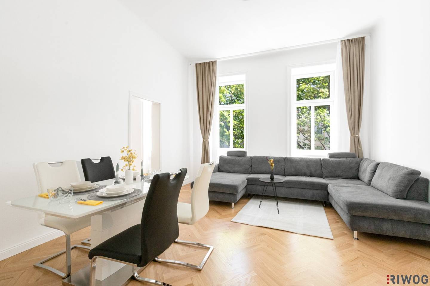 KLASSISCHE ALTBAUWOHNUNG II GROSSE 2 ZIMMER II 9,5m² GROSSES BAD II NÄHE LEIPZIGER PLATZ II U6 JÄGERSTRASSE