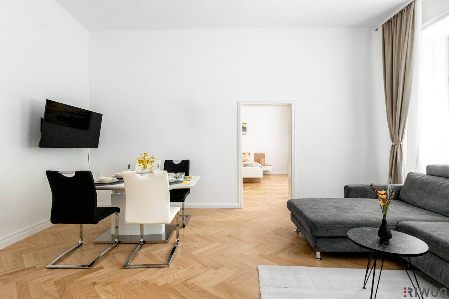 KLASSISCHE ALTBAUWOHNUNG II GROSSE 2 ZIMMER II 9,5m² GROSSES BAD II NÄHE LEIPZIGER PLATZ II U6 JÄGERSTRASSE