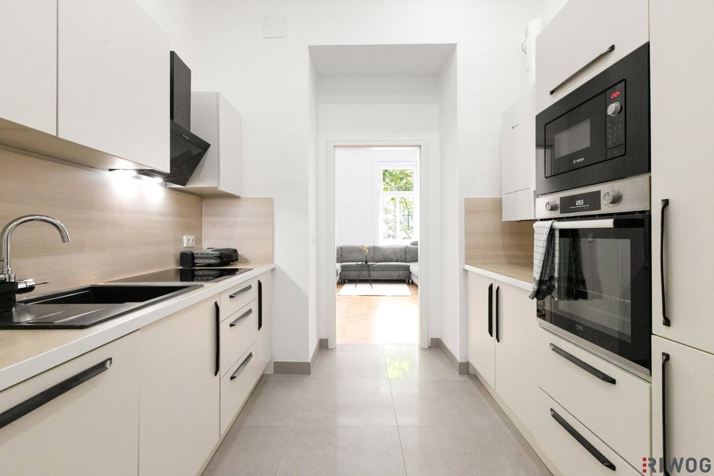 KLASSISCHE ALTBAUWOHNUNG II GROSSE 2 ZIMMER II 9,5m² GROSSES BAD II NÄHE LEIPZIGER PLATZ II U6 JÄGERSTRASSE