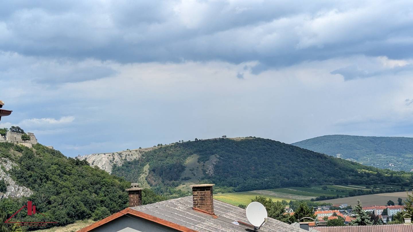 Geräumiges Wohnhaus in Ruhelage mit Fernblick - ca. 1.660m² Garten, 2 Terrassen, Pool und Garage in Hainburg an der Donau!!!