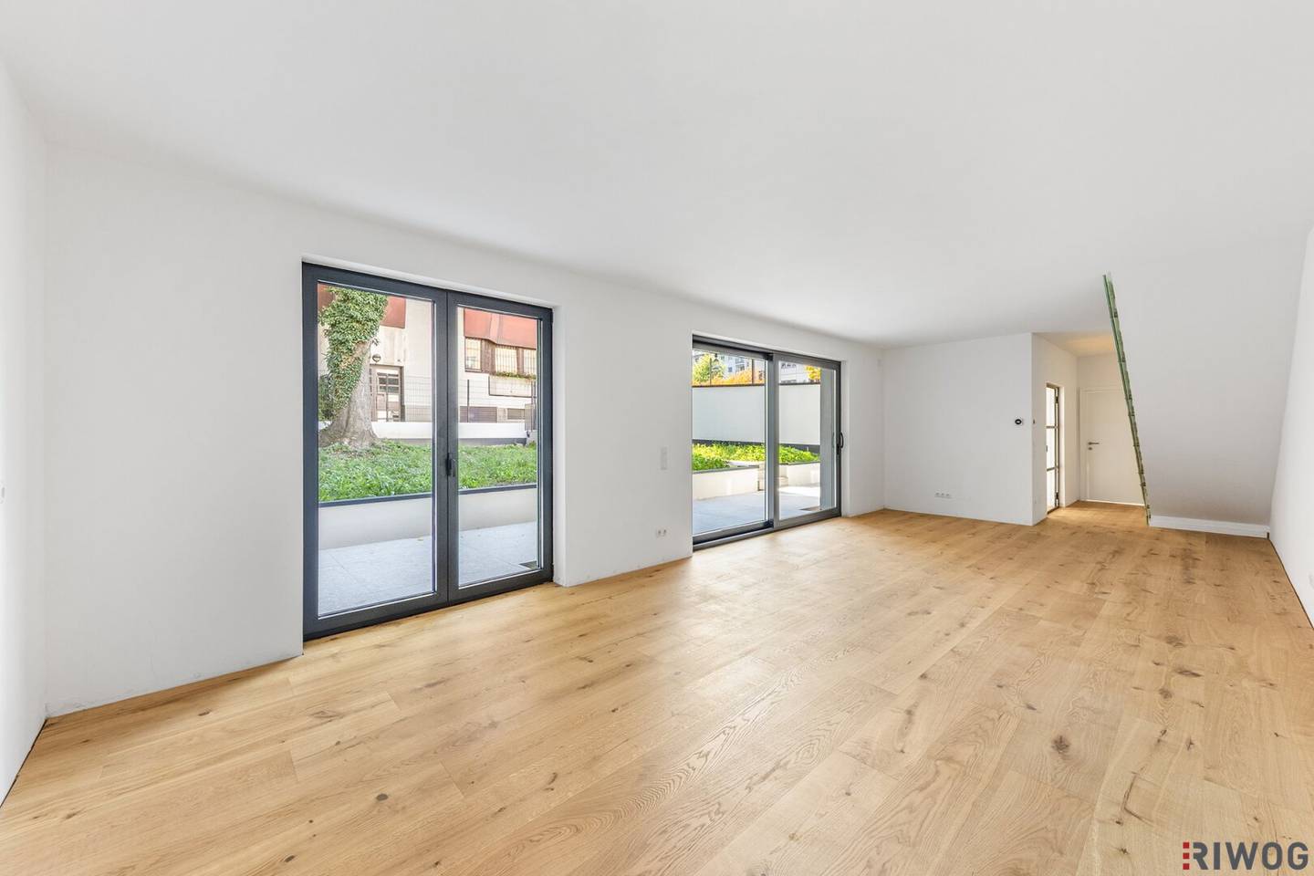 Renovated House + 140 m² South Garden | 5 Minutes from Meidling Station (U6/S-Bahn) | Air Source Heat Pump | Quiet Location | Use Rights to 250 m² of Green Space