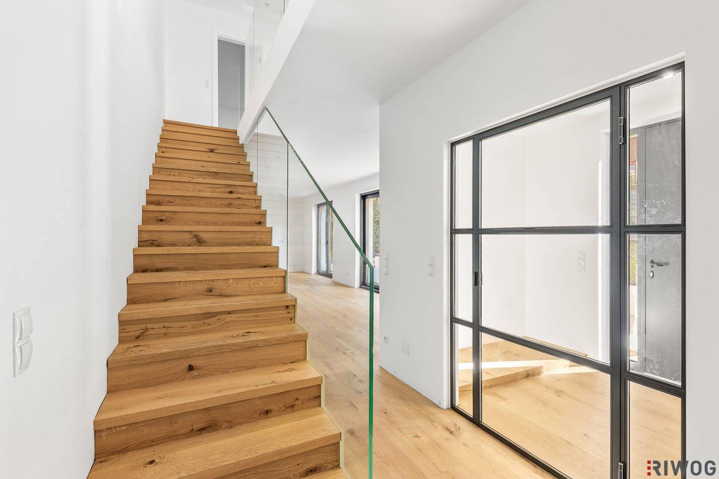 Renovated House + 140 m² South Garden | 5 Minutes from Meidling Station (U6/S-Bahn) | Air Source Heat Pump | Quiet Location | Use Rights to 250 m² of Green Space
