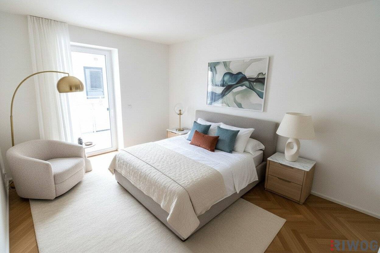 Old building balcony apartment renovated historic style old building approx 2 minutes to U4 Schönbrunn approx 15 minutes to the 1st district