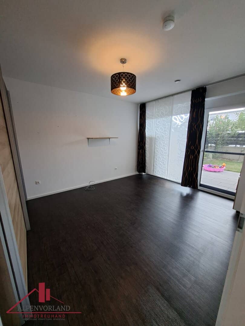 Neuwertige Eigentumswohnung mit 4 Zimmern, 2 Terrassen und 3 PKW-Stellplätzen in Ebreichsdorf!!!