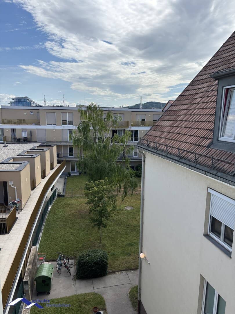 SCHULTZ IMMOBILIEN - Gemütliche 2-Zimmer Wohnung im Dachgeschoss mit Fernblick!