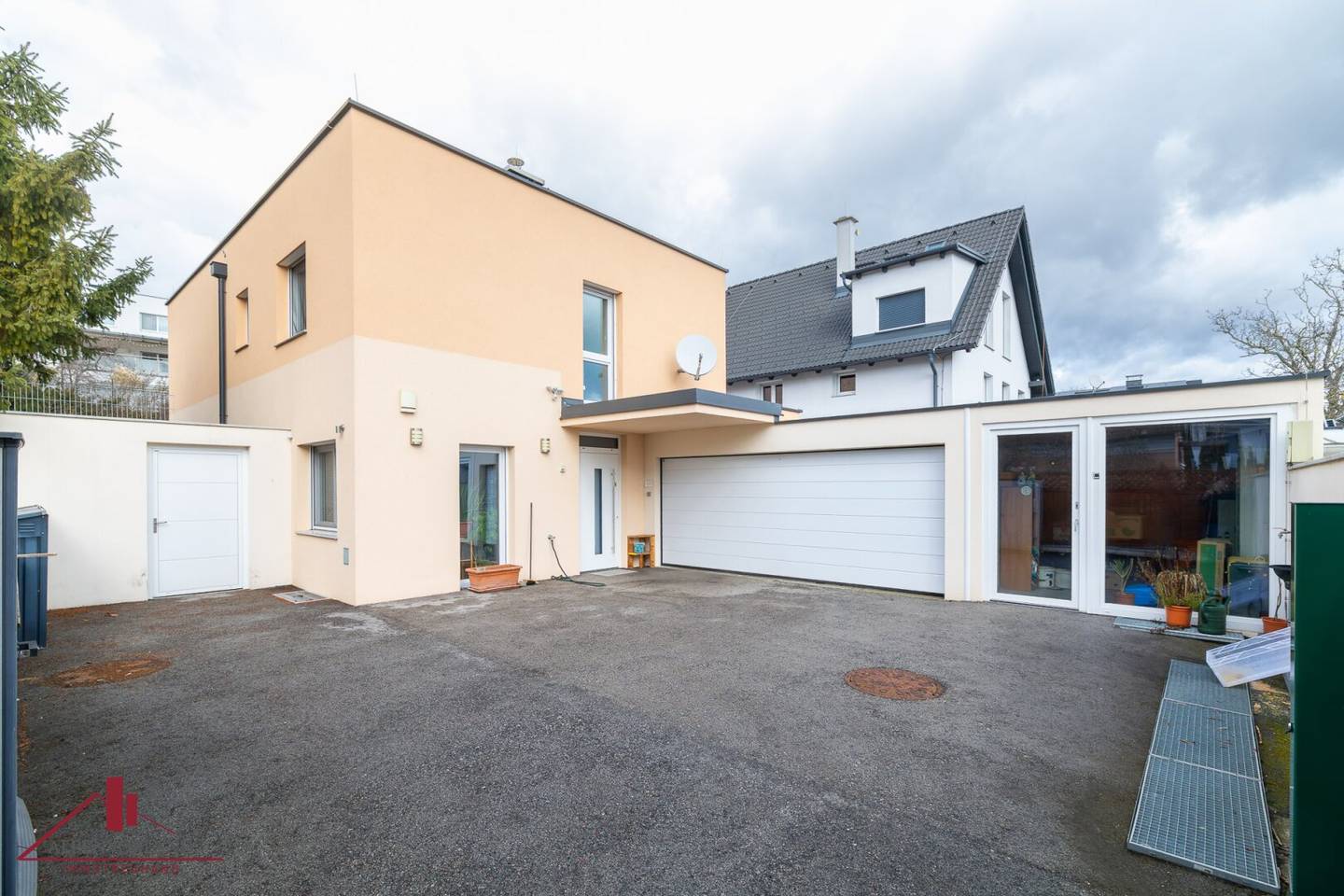 Neuer Preis!!Hochwertig ausgestattete Vorstadtvilla auf 745m² Eigengrund-Personenaufzug-Klimaanlage-Notstromaggregat!
