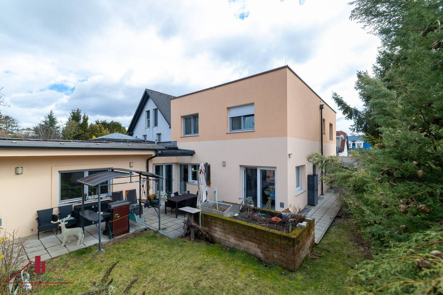 Neuer Preis!!Hochwertig ausgestattete Vorstadtvilla auf 745m² Eigengrund-Personenaufzug-Klimaanlage-Notstromaggregat!
