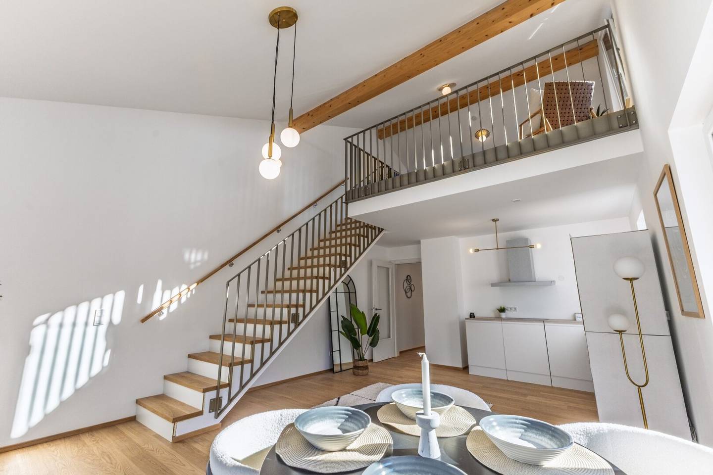Quartett Strass, Top 1.8: 3.5 room Gallery apartment, Feel at home on two levels