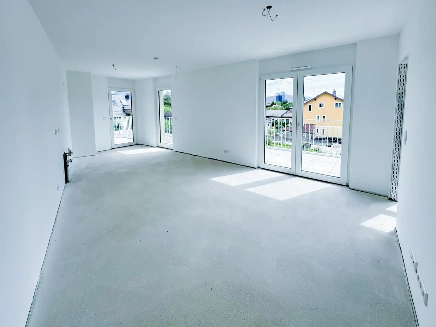 Two room attic apartment with optional single office / Top A10