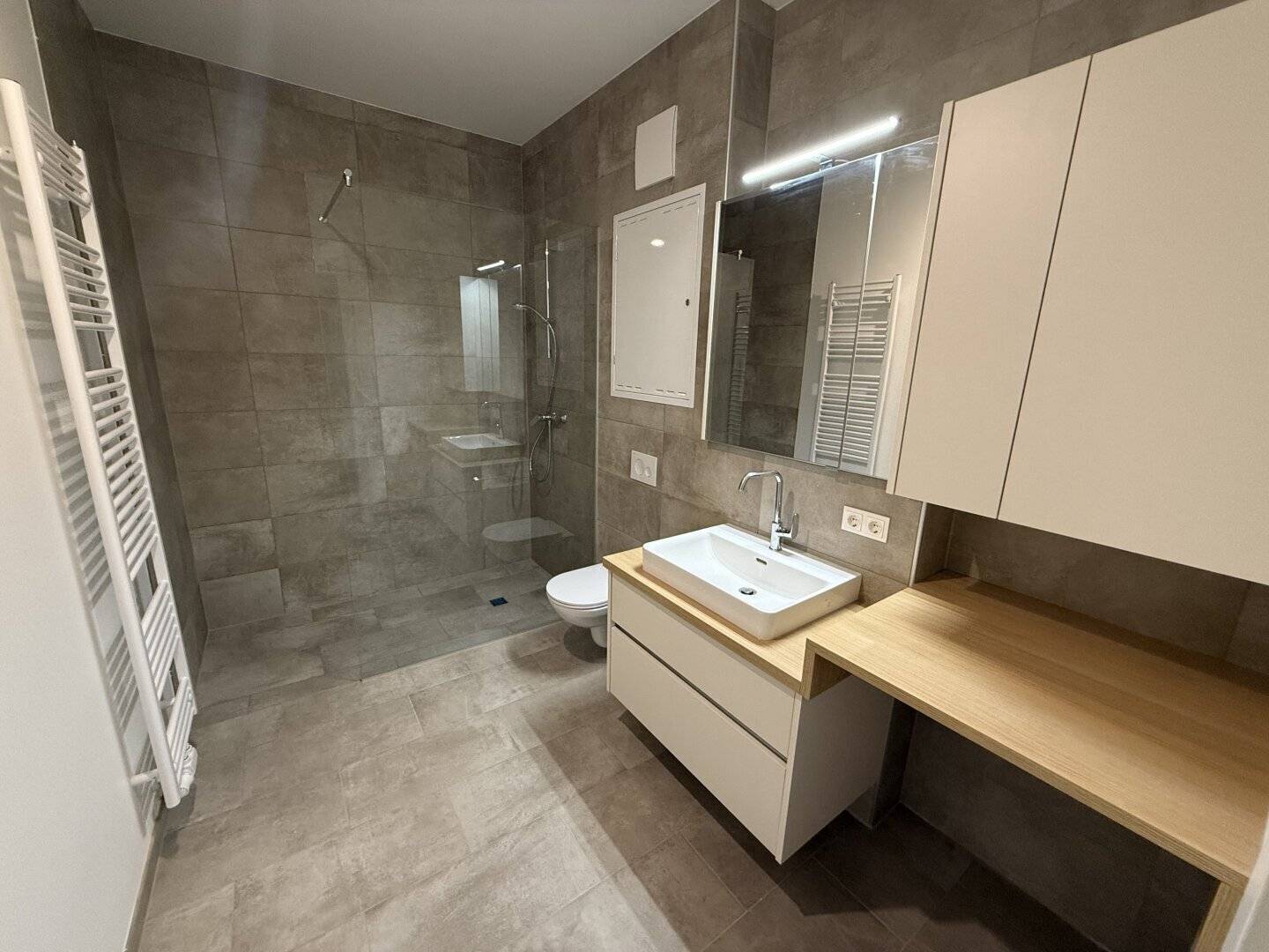 MODERNE 2-ZIMMER-WOHNUNG IM 1.OG