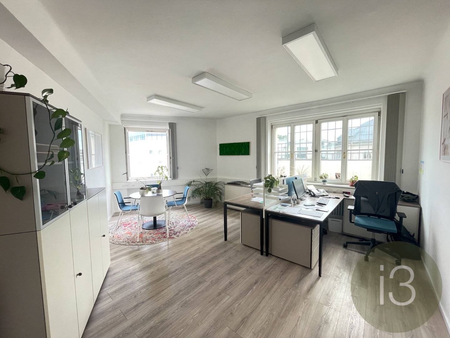 Charming old building office in the heart of the Andräviertel