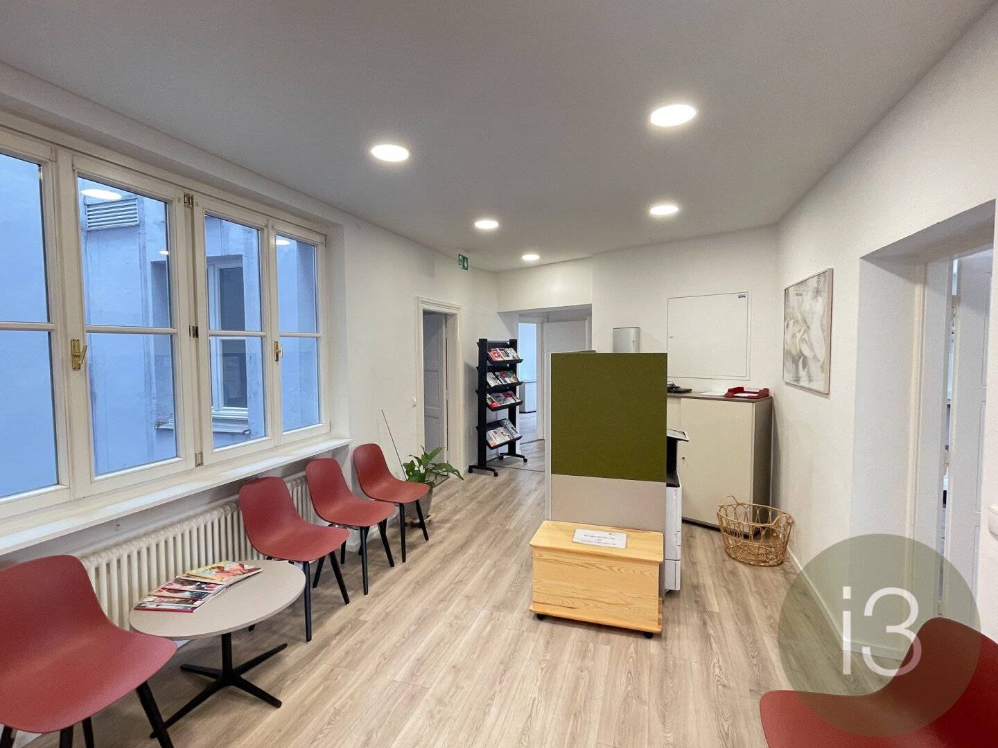 Charming old building office in the heart of the Andräviertel