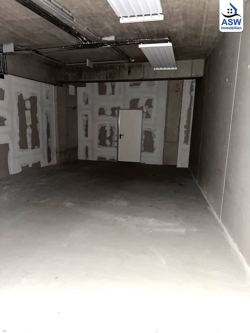Sehr zentral gelegener ca. 88 m² großer Lagerraum mit Anlieferungsrampe für nur Eur 5/m² !!