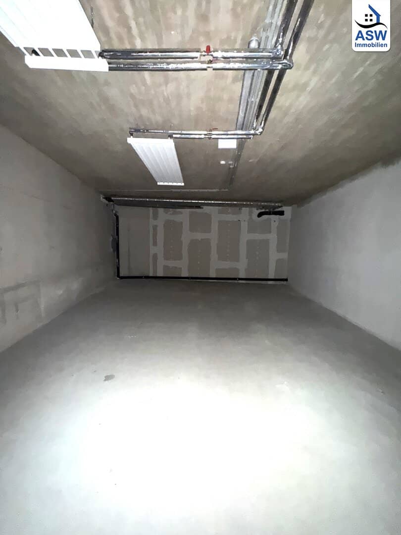 Sehr zentral gelegener ca. 88 m² großer Lagerraum mit Anlieferungsrampe für nur Eur 5/m² !!