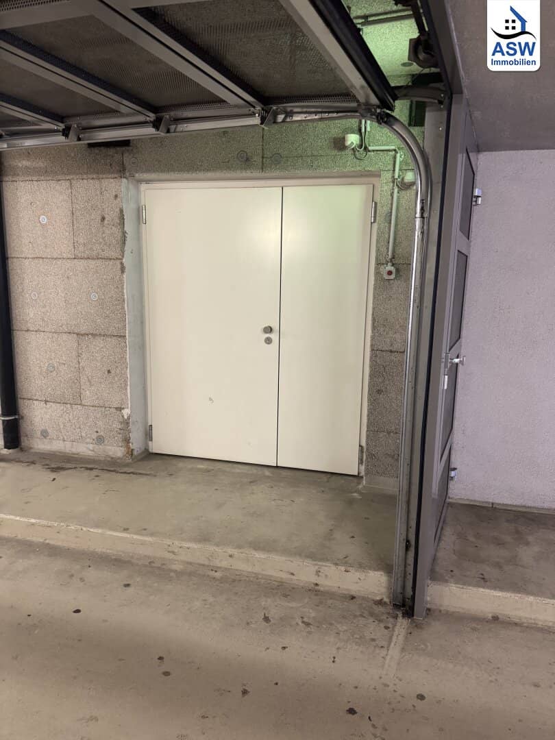 Sehr zentral gelegener ca. 88 m² großer Lagerraum mit Anlieferungsrampe für nur Eur 5/m² !!