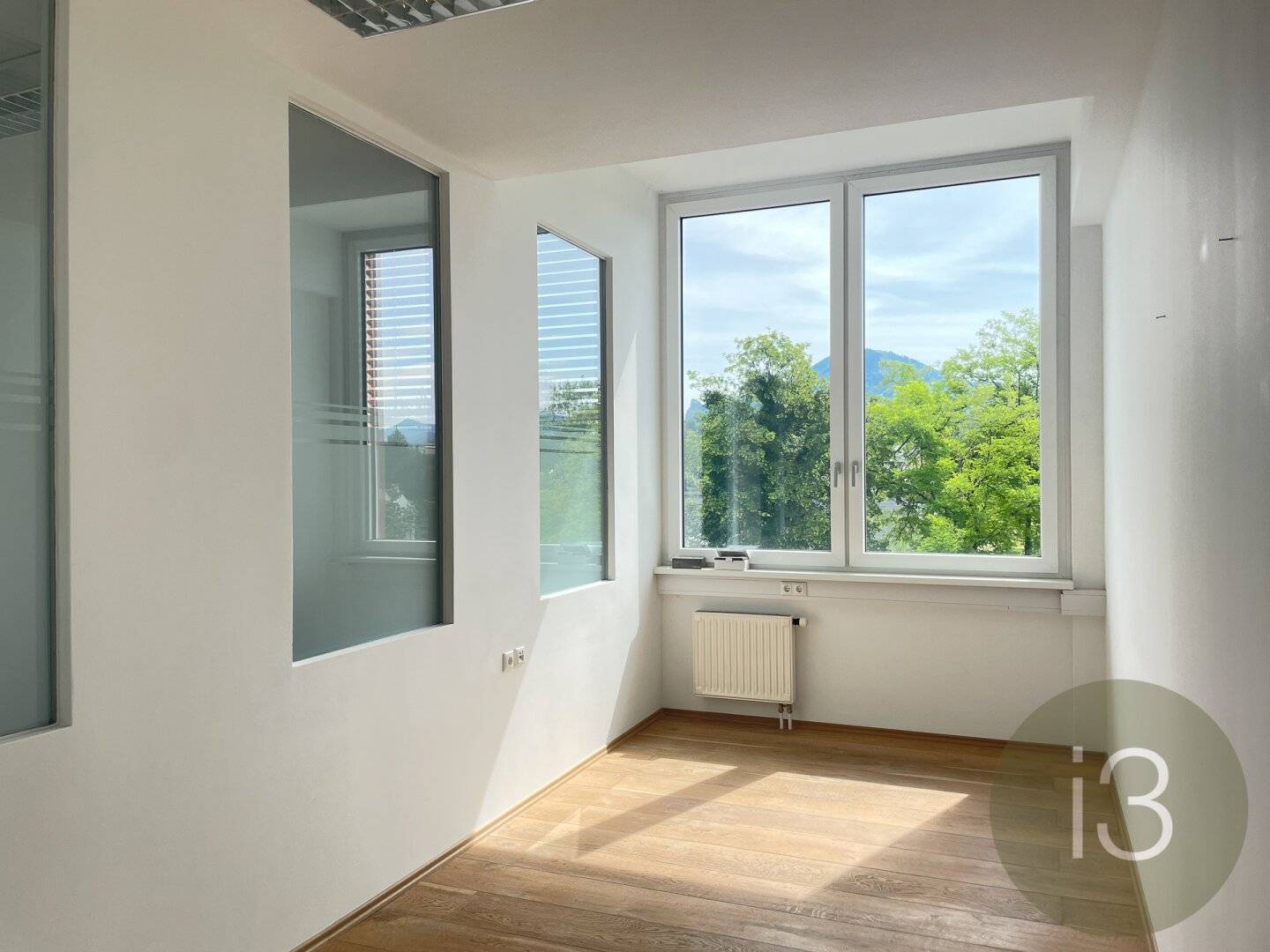 Lichtdurchflutetes Büro mit idealer Raumaufteilung – Salzburg-Maxglan