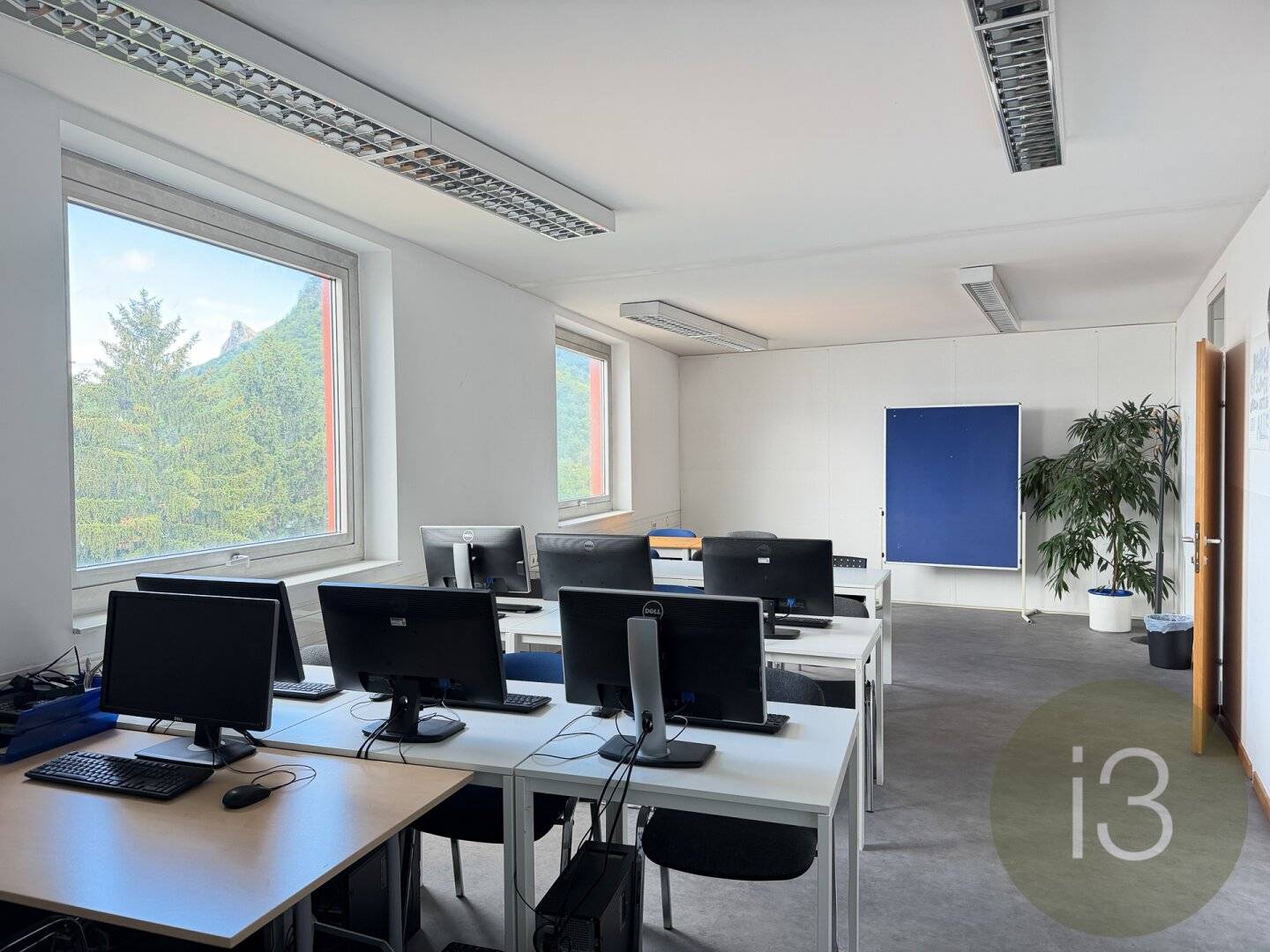 Office/Training/Fitness Top Floor Wide View Salzburg-Schallmoos Room layout according to tenant's wishes