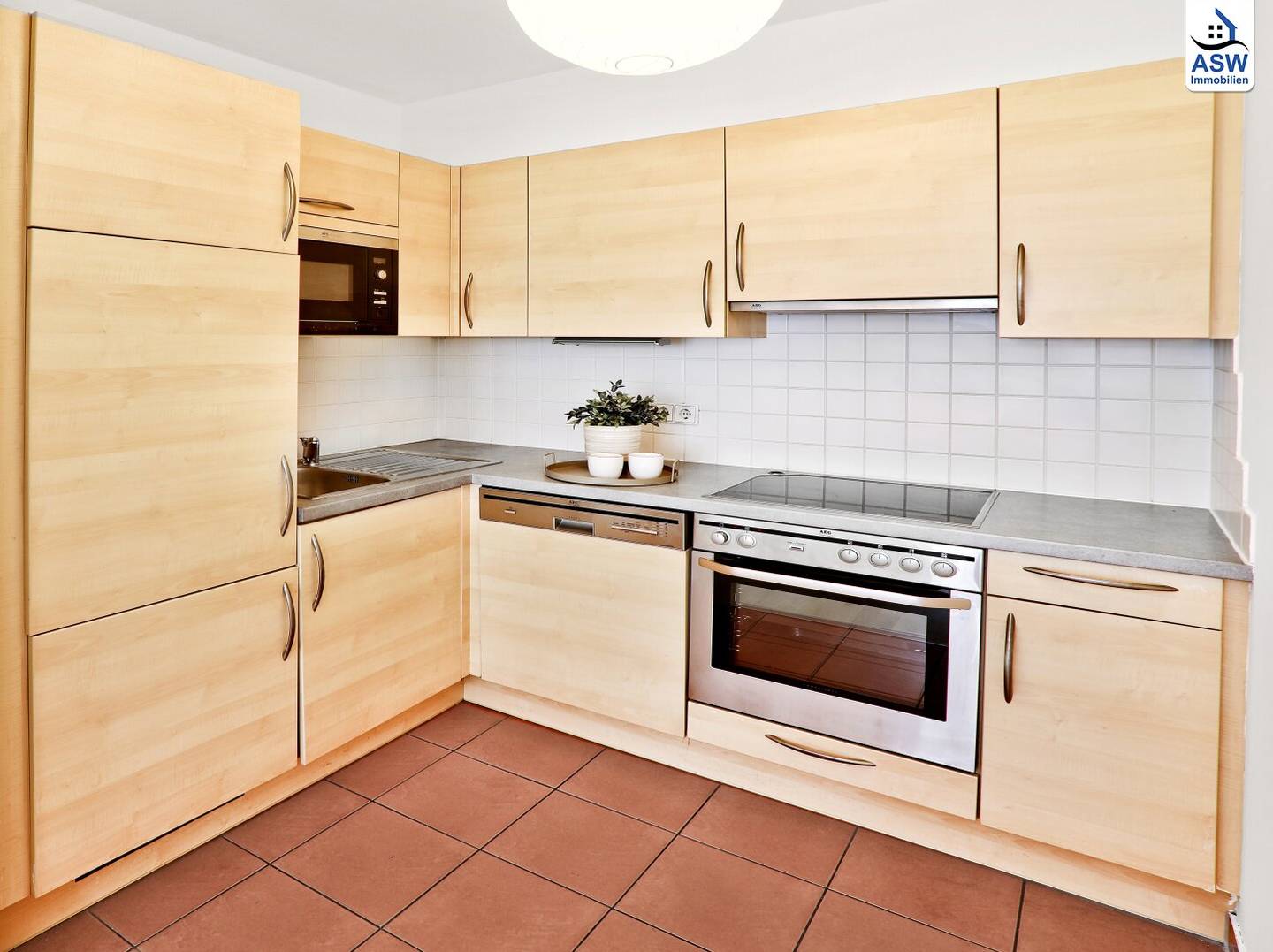 Sonnige 3-Zimmer-Wohnung mit Loggia & Top-Infrastruktur – Wohnen beim Rennweg!