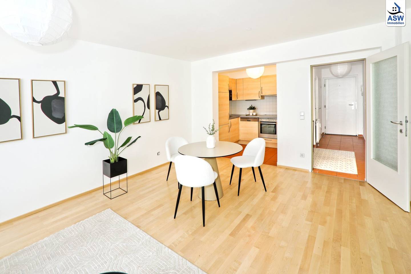 Sonnige 3-Zimmer-Wohnung mit Loggia & Top-Infrastruktur – Wohnen beim Rennweg!