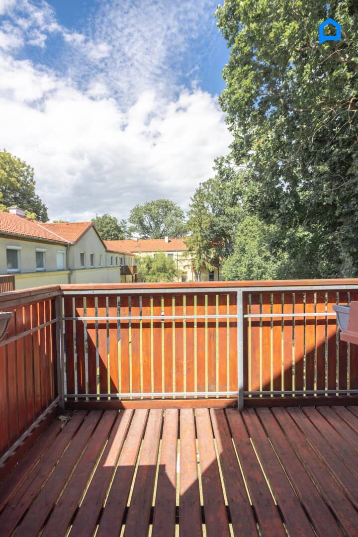 Wohnen nahe Oberlaa – helle 3-Zimmer-Wohnung mit riesigem Wohnbereich 36 m² Wohnküche und 7,8 m² Balkon + grüner Innenhof,  1. OG, Dachgeschoss