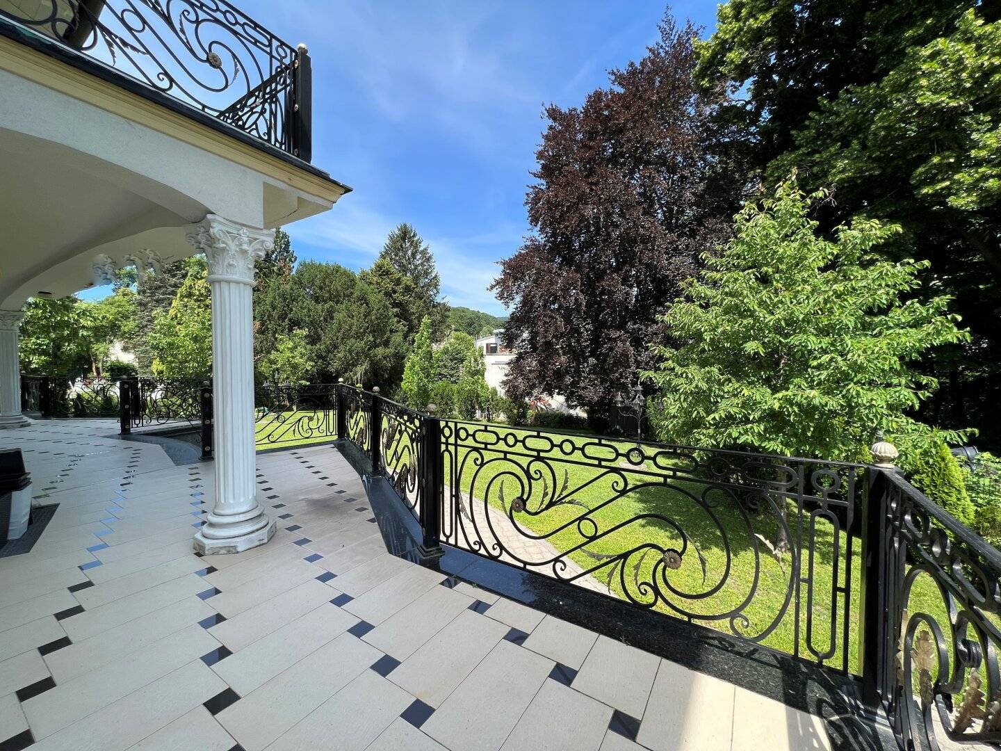 Luxury with Feel-Good Factor - Exclusive Villa with Dream View