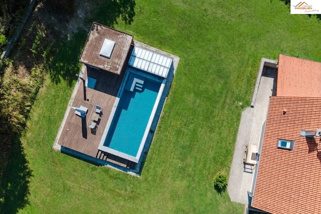 Exklusives Einfamilienhaus auf 2.212 m² Grundstück in ruhiger Wohnlage mit Pool