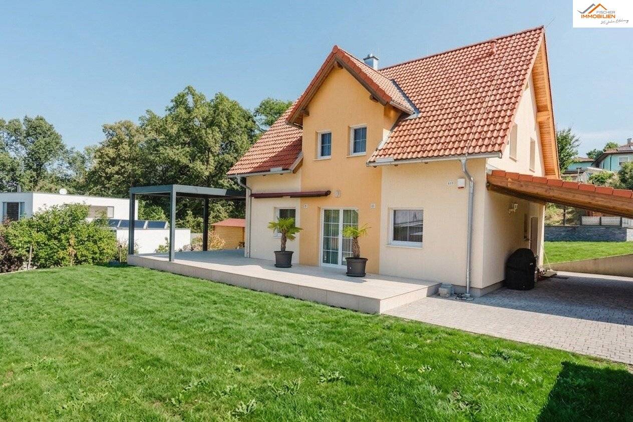 Exklusives Einfamilienhaus auf 2.212 m² Grundstück in ruhiger Wohnlage mit Pool