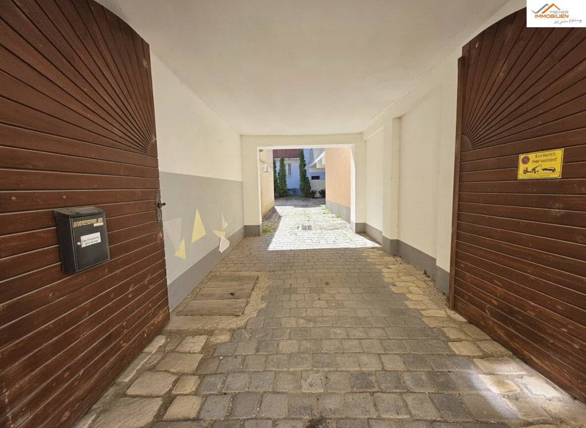 Geschäftshaus in Bestlage von Wiener Neustadt – Innenstadt, große Verkaufsfläche & Parkplätze im Innenhof
