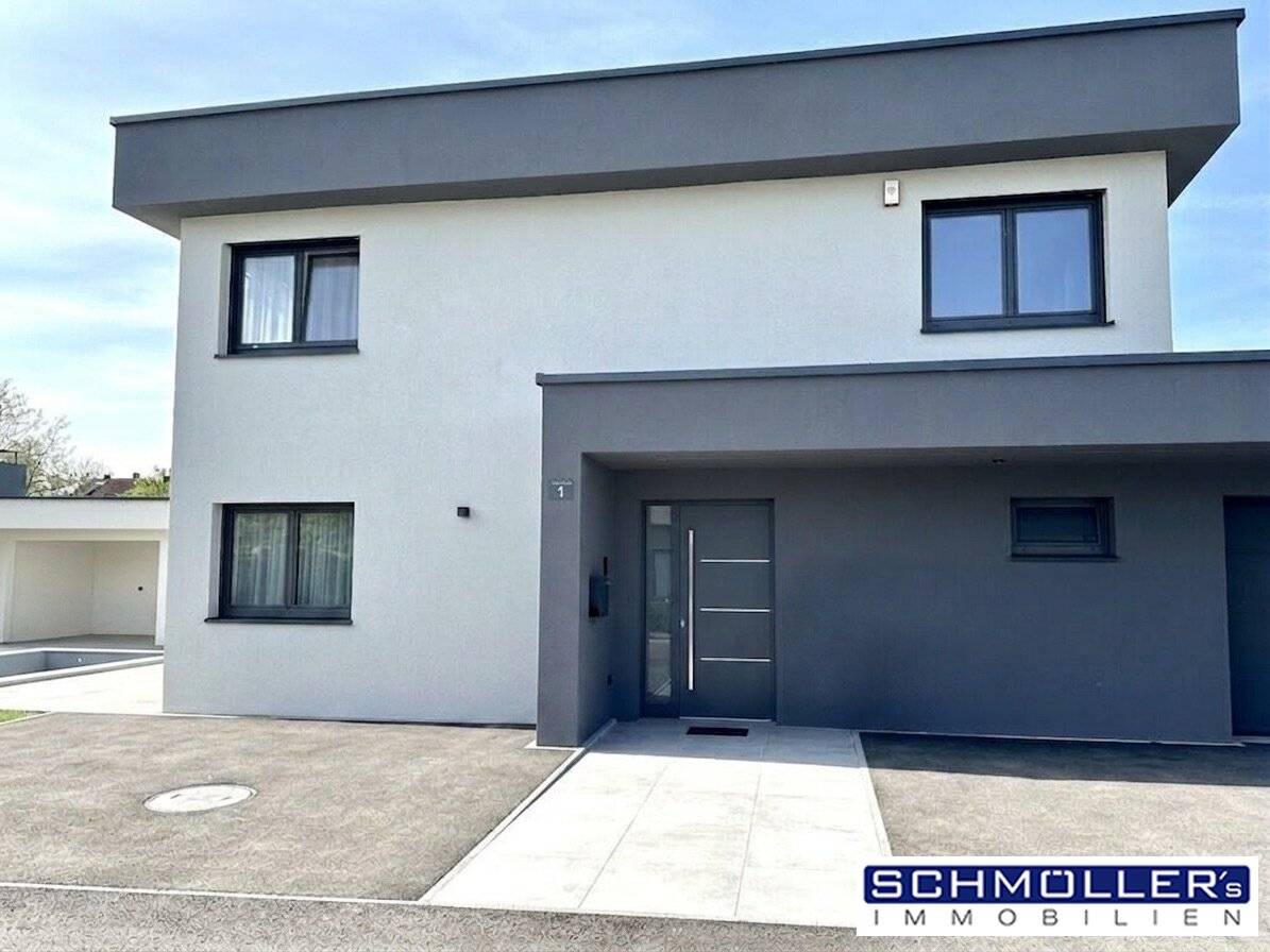 Modernes Einfamilienhaus mit Pool und Sommerhaus in Ruhelage
