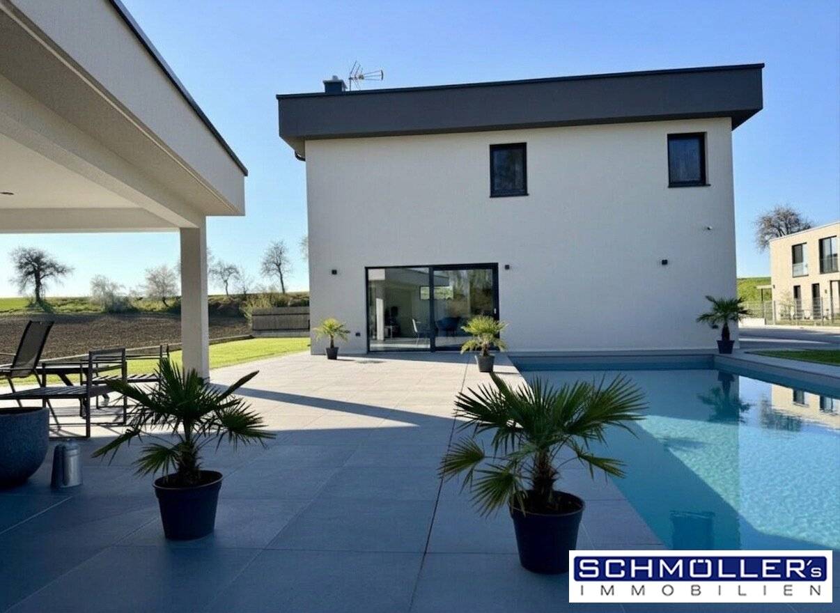 Modernes Einfamilienhaus mit Pool und Sommerhaus in Ruhelage