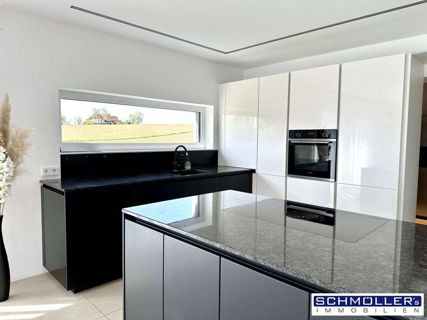 Modernes Einfamilienhaus mit Pool und Sommerhaus in Ruhelage