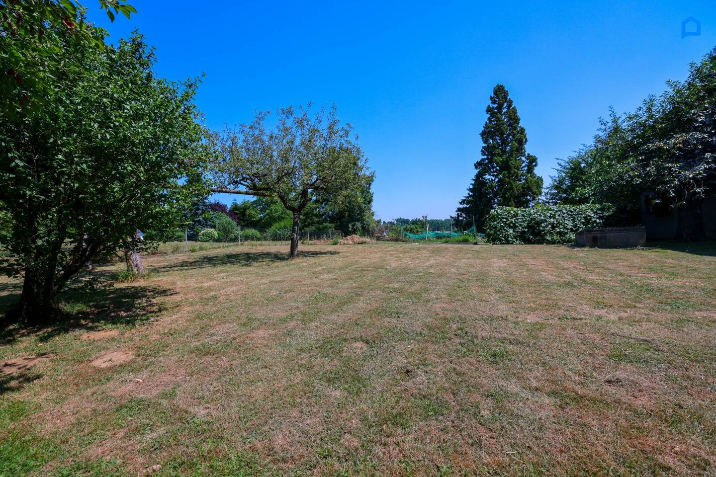 Near the city center with green tranquil setting building plot with development potential 1540 m² for developers, families, investors
