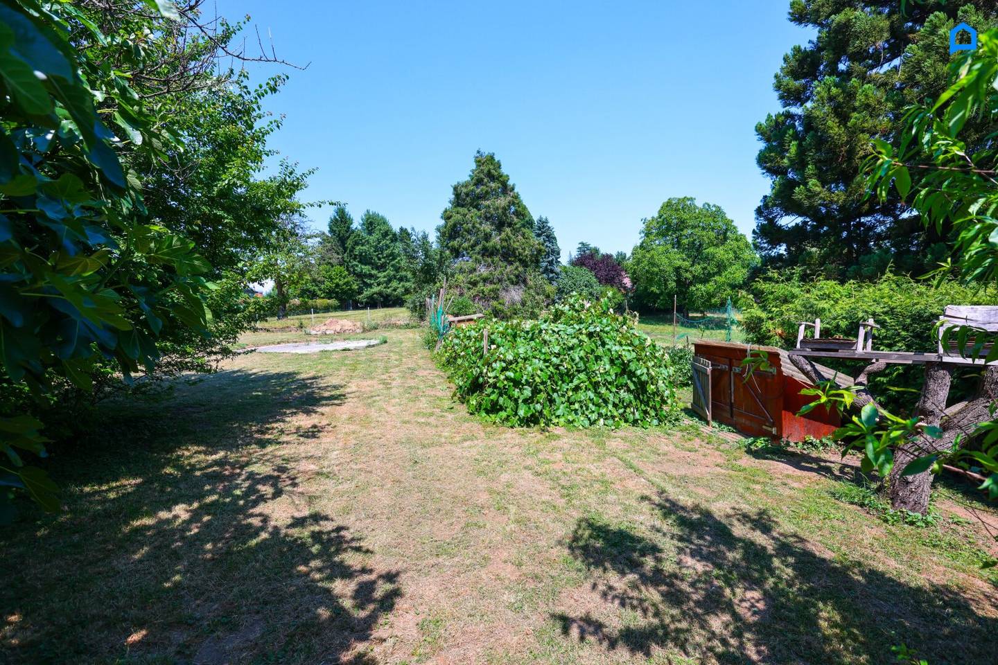 Near the city center with green tranquil setting building plot with development potential 1540 m² for developers, families, investors