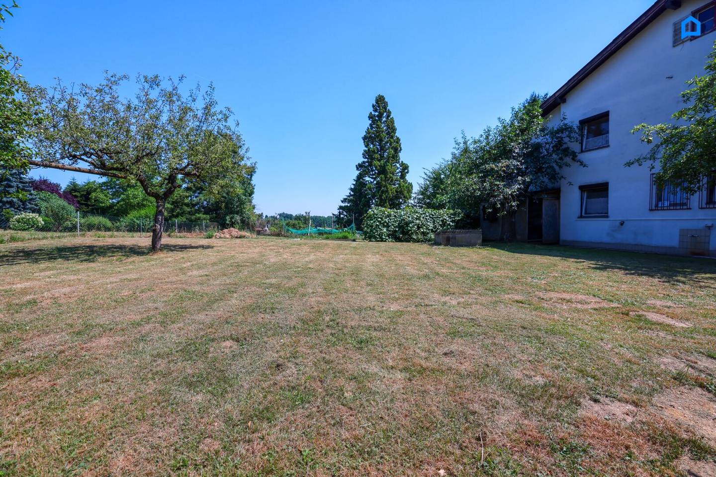Near the city center with green tranquil setting building plot with development potential 1540 m² for developers, families, investors