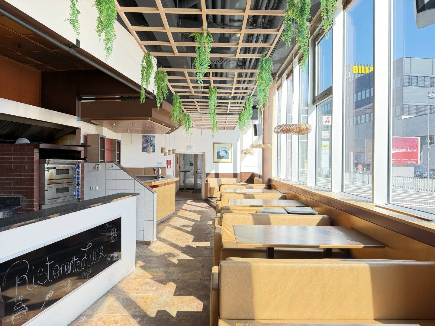 Restaurant / Pizzeria - Airport Center - Wals Himmelreich