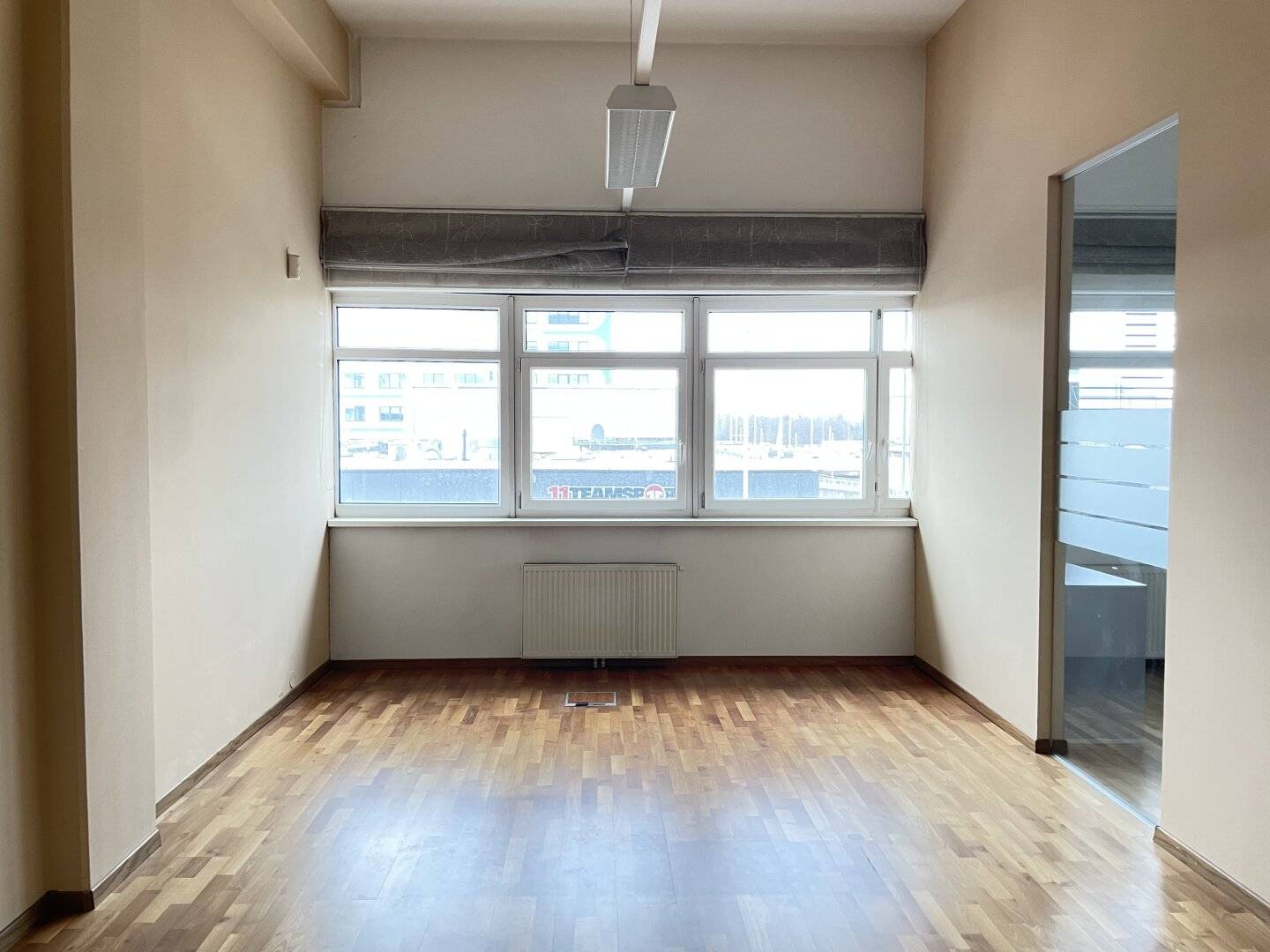 Small bright corner office near airport and highway Wals/Himmelreich