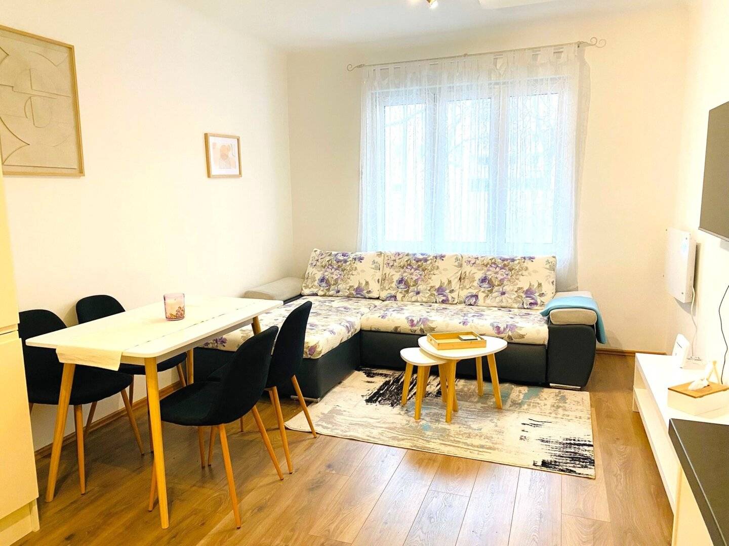 Delightful two room apartment in top location
